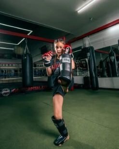 TITLE Boxing Vinyl Shin-Instep Guards 2.0 9 TITLE Boxing Vinyl Shin-Instep Guards 2.0 -Boxing Shop TSIG2BK 2