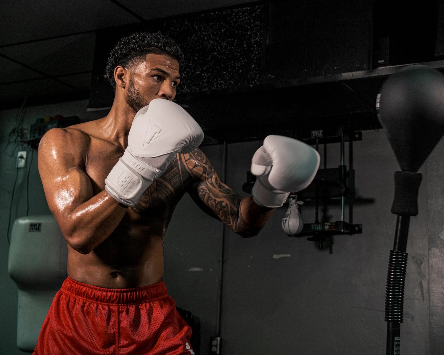 TITLE White Boxing Bag Gloves 2.0 4 TITLE White Boxing Bag Gloves 2.0 - Image 2